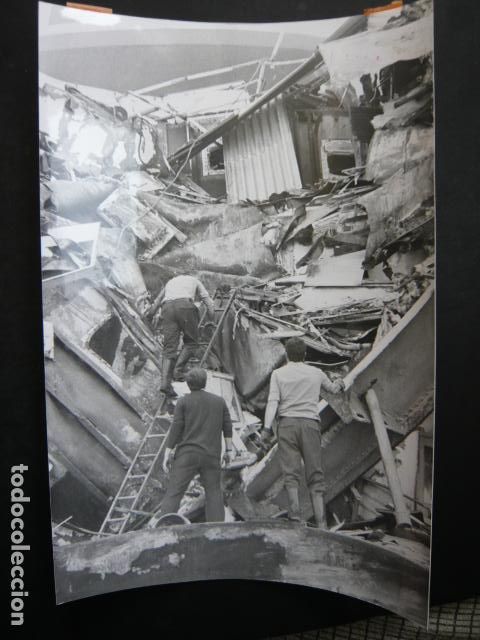 Fotograf&iacute;a antigua: MALAGA CHOQUE ENTRE CARGUEROS ANTIGUA FOTOGRAFIA ORIGINAL 18 X 20 CM