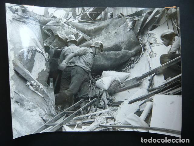Fotograf&iacute;a antigua: MALAGA CHOQUE ENTRE CARGUEROS ANTIGUA FOTOGRAFIA ORIGINAL 18 X 20 CM