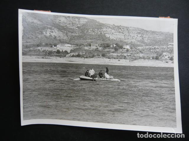 Fotograf&iacute;a antigua: PANTANO DE ENTREPE&Ntilde;AS GUADALAJARA HUNDIMIENTO DE BARCAZA ANTIGUA FOTOGRAFIA 13 X 18 CM