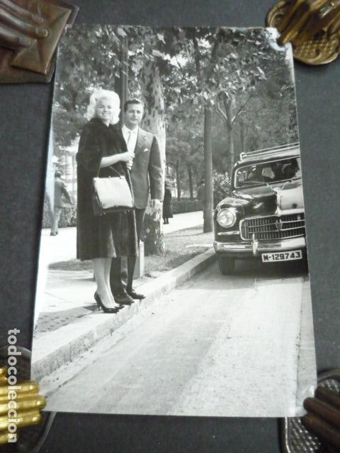 Alte Fotografie: MADRID ACTRIZ DIANA DORS CON EL CANTANTE ALFREDO KRAUS ANTIGUA FOTOGRAFIA 12 X 18 CM