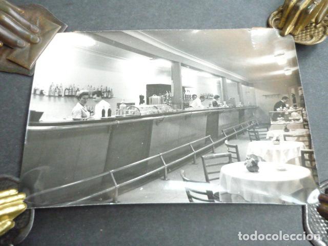 Alte Fotografie: MADRID AEROPUERTO DE BARAJAS BAR ANTIGUA FOTOGRAFIA 13 X 18 CM