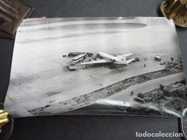Fotograf&iacute;a antigua: MADRID AEROPUERTO DE BARAJAS ABASTECIMIENTO DE COMBUSTIBLE CISTERNAS ANTIGUA FOTOGRAFIA 13 X 18 CM