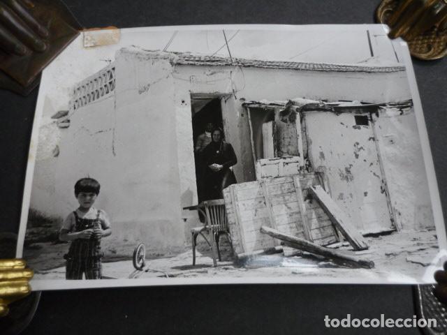 Fotografia antica: MADRID POZO DEL TIO RAIMUNDO CHABOLAS ANTIGUA FOTOGRAFIA 13 X 18 CM