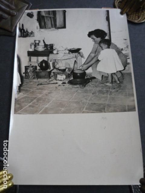 Fotografia antiga: PUENTE DE VALLECAS MADRID UNA VIVIENDA ANTIGUA FOTOGRAFIA 13 X 18 CM