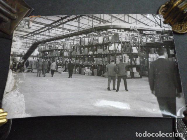Fotografia antiga: MADRID AEROPUERTO DE BARAJAS TERMINAL DE CARGA ANTIGUA FOTOGRAFIA 13 X 18 CM