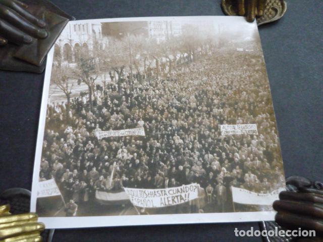 Fotografia antiga: MADRID MANIFESTACION ATENTADO CARRERO BLANCO ANTIGUA FOTOGRAFIA 13 X 13 CM