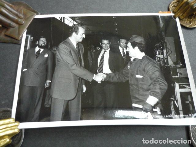 Alte Fotografie: MANZANARES CIUDAD REAL INAUGURACION REY JUAN CARLOS FABRICA TUDOR ANTIGUA FOTOGRAFIA 13 X 18 CM