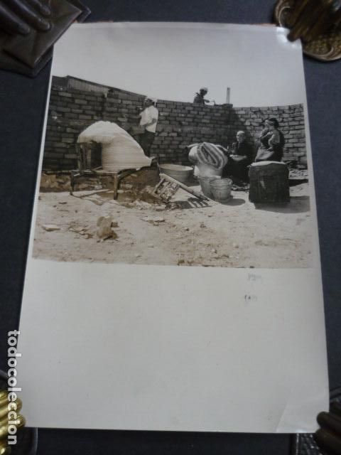Alte Fotografie: VALLECAS MADRID CONSTRUCCION DE UNA CASA ANTIGUA FOTOGRAFIA 13 X 18 CM