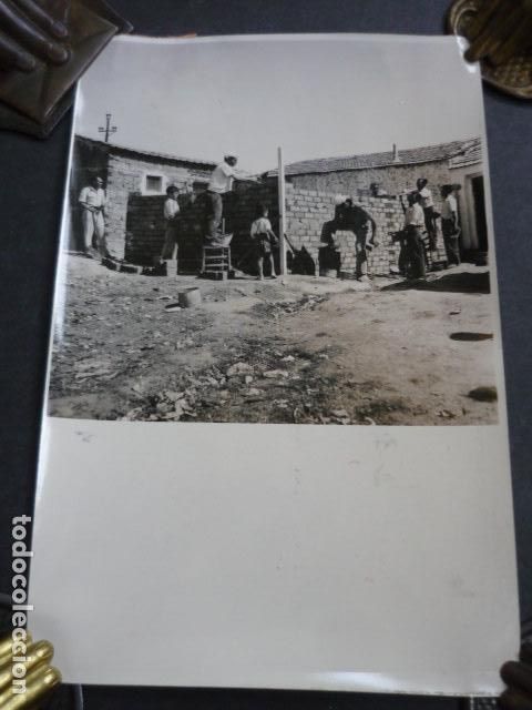 Alte Fotografie: VALLECAS MADRID CONSTRUCCION DE UNA CASA ANTIGUA FOTOGRAFIA 13 X 18 CM
