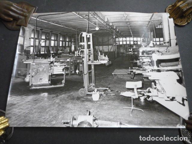 Antique Photography: MADRID FABRICA DE APARATOS ELECTRICOS ISOLUX ANTIGUA FOTOGRAFIA 24 X 18 CM