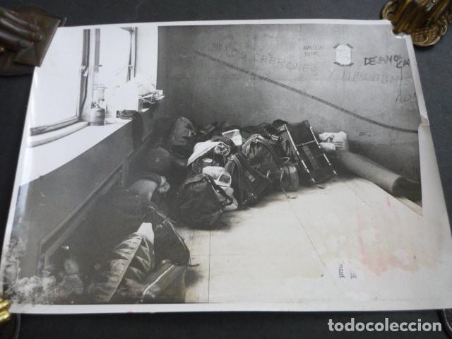 Fotograf&iacute;a antigua: MADRID HUELGA EN LA FACULTAD DE MEDICINA ANTIGUA FOTOGRAFIA 24 X 18 CM