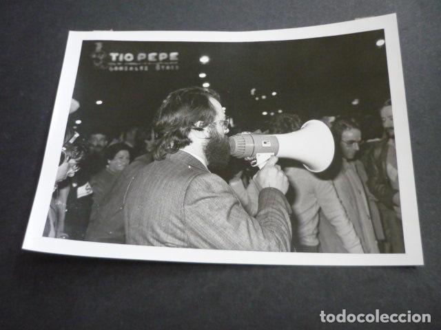 Alte Fotografie: MADRID MANIFESTACION DE POLICIAS EN LA PUERTA DEL SOL ANTIGUA FOTOGRAFIA 18 X 13 CM