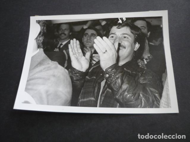 Photographie ancienne: MADRID MANIFESTACION DE POLICIAS EN LA PUERTA DEL SOL ANTIGUA FOTOGRAFIA 18 X 13 CM