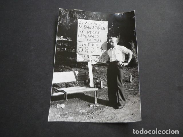 Antique Photography: MADRID MANIFESTACION COMERCIANTE QUE PIDE SEGURIDAD POR ATRACOS ANTIGUA FOTOGRAFIA 18 X 13 CM