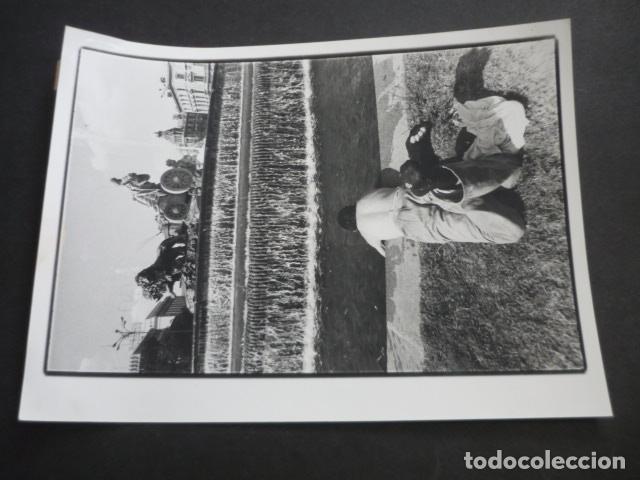 Fotograf&iacute;a antigua: MADRID MANIFESTACION OBREROS ALTOS HORNOS DE SAGUNTO ANTIGUA FOTOGRAFIA 18 X 24 CM