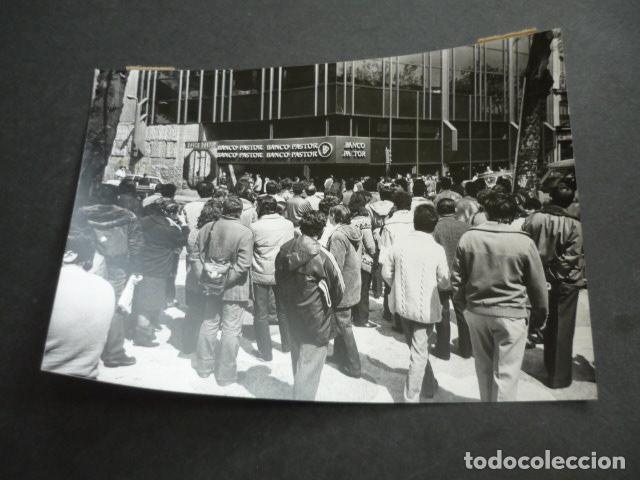 Fotografia antiga: MADRID HUELGA DE BANCA ANTIGUA FOTOGRAFIA 18 X 13 CM