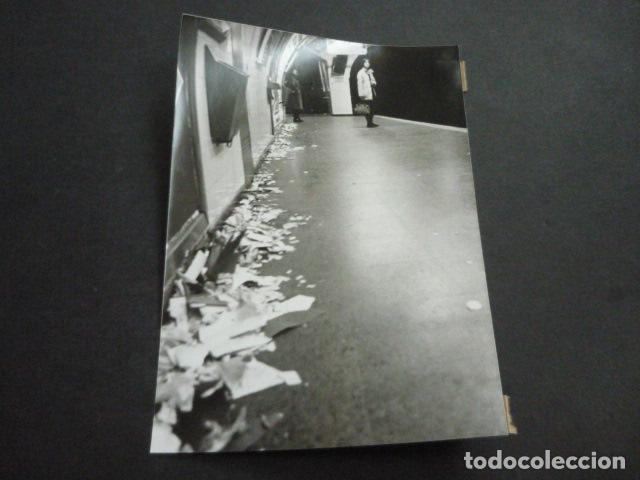 Alte Fotografie: MADRID HUELGA SERVICIOS DE LIMPIEZA METRO ANTIGUA FOTOGRAFIA 18 X 13 CM