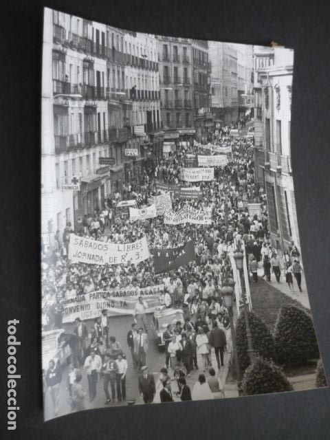 Fotograf&iacute;a antigua: MADRID MANIFESTACION BANCA ANTIGUA FOTOGRAFIA 18 X 24 CM