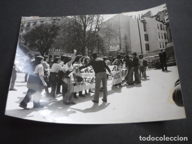 Alte Fotografie: MADRID MANIFESTACION A FAVOR DEL ABORTO ANTIGUA FOTOGRAFIA 18 X 24 CM