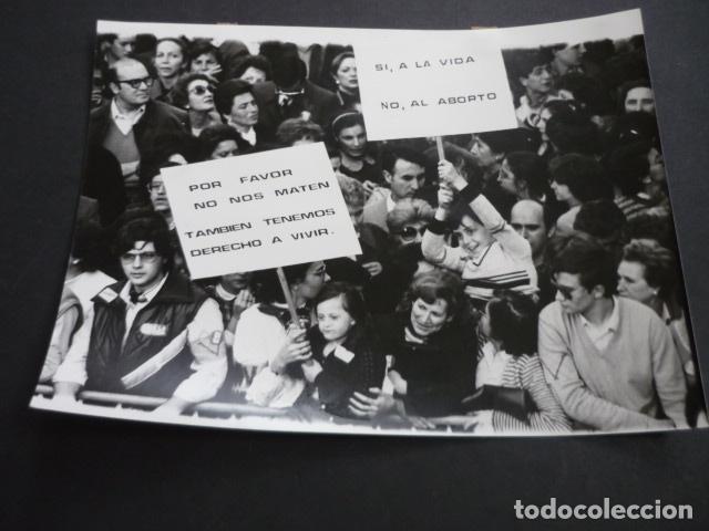 Alte Fotografie: MADRID MANIFESTACION CONTRA LA LEGALIDAD DEL ABORTO POLICIA ANTIGUA FOTOGRAFIA 18 X 24 CM