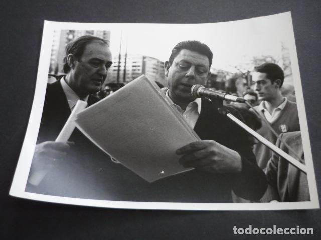 Fotografia antiga: MADRID MANIFESTACION CONTRA LA LEGALIDAD DEL ABORTO POLICIA ANTIGUA FOTOGRAFIA 18 X 24 CM