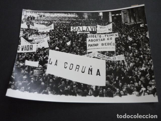 Fotografia antiga: MADRID MANIFESTACION CONTRA LA LEGALIDAD DEL ABORTO POLICIA ANTIGUA FOTOGRAFIA 18 X 24 CM