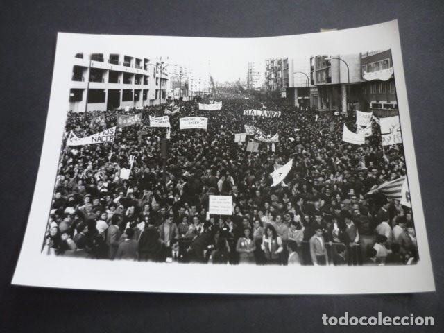 Antique Photography: MADRID MANIFESTACION CONTRA LA LEGALIDAD DEL ABORTO POLICIA ANTIGUA FOTOGRAFIA 18 X 24 CM