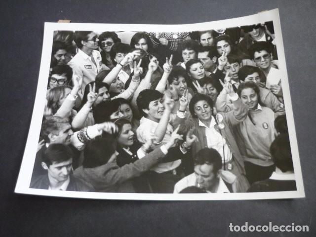 Antique Photography: MADRID MANIFESTACION CONTRA LA LEGALIDAD DEL ABORTO POLICIA ANTIGUA FOTOGRAFIA 18 X 24 CM