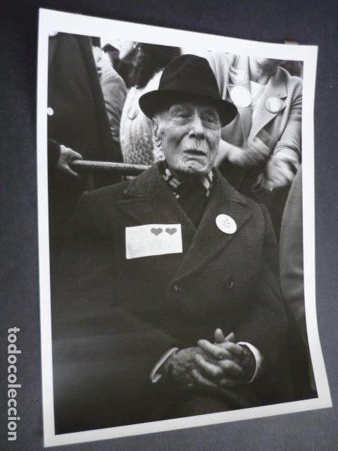 Alte Fotografie: MADRID MANIFESTACION CONTRA LA LEGALIDAD DEL ABORTO POLICIA ANTIGUA FOTOGRAFIA 18 X 24 CM