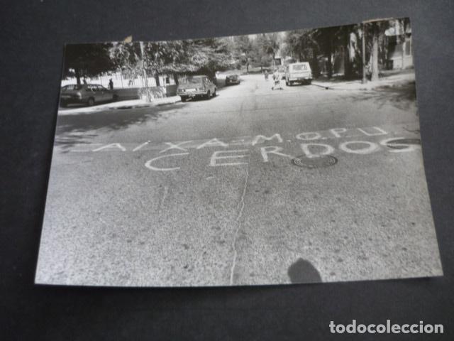 Alte Fotografie: MADRID MANIFESTACION CONTRA LA CAIXA ANTIGUA FOTOGRAFIA 18 X 13 CM
