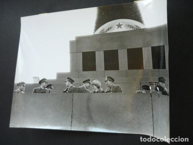 Fotografia antica: ALEXEI LEONOF COSMONAUTA ASTRONAUTA RUSO ANTIGUA FOTOGRAFIA 18 X 24 CM