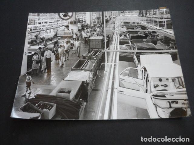 Fotograf&iacute;a antigua: SINDELFINGEN FABRICA AUTOMOVILES DAIMLER BENZ ANTIGUA FOTOGRAFIA ORIGINAL 24 X 18 CM