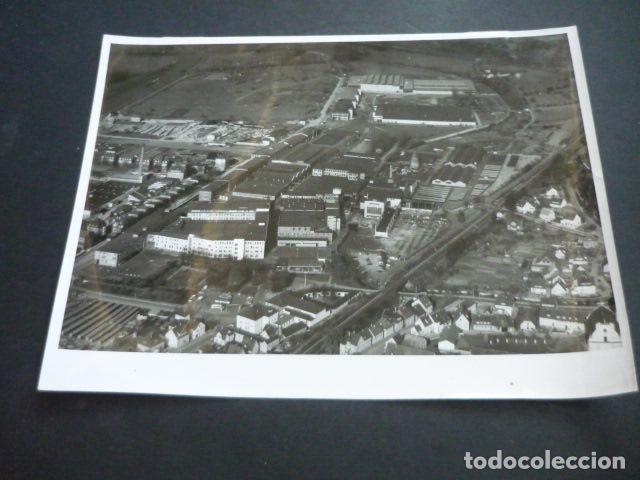 Fotograf&iacute;a antigua: NECKARLSUM ALEMANIA FABRICA AUTOMOVILES N.S.U. ANTIGUA FOTOGRAFIA ORIGINAL 24 X 18 CM
