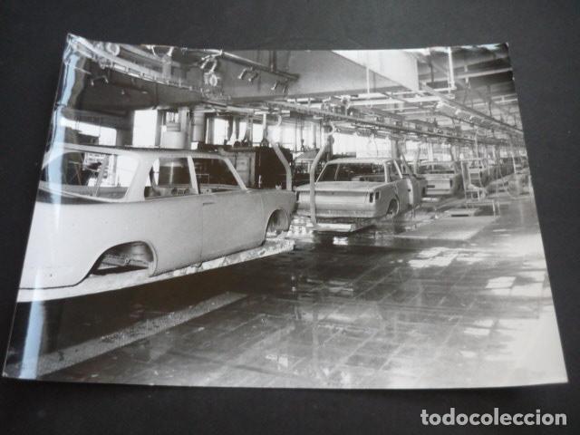 Fotograf&iacute;a antigua: FABRICA AUTOMOVILES BMW ANTIGUA FOTOGRAFIA ORIGINAL 24 X 18 CM