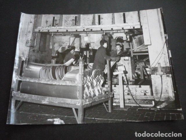 Fotograf&iacute;a antigua: FABRICA AUTOMOVILES BMW ANTIGUA FOTOGRAFIA ORIGINAL 24 X 18 CM