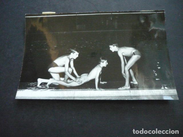 Fotografia antica: MADRID CASA CAMPO CAMPEONATO INT. SALVAMENTO SOCORRISMO 1960 ANTIGUA FOTOGRAFIA ORIGINAL 12 X 18 CM