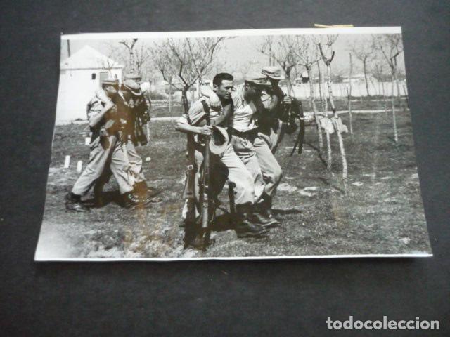 Fotografia antiga: VILLAVERDE MADRID ACADEMIA AUXILIAR MILITAR SOCORRISMO ANTIGUA FOTOGRAFIA ORIGINAL 12 X 18 CM