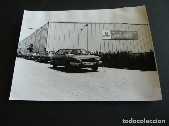 Fotografia antiga: VILLAVERDE MADRID CENTRO REHABILITACION CHRYSLER ANTIGUA FOTOGRAFIA ORIGINAL 18 X 24 CM