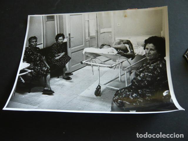 Fotografia antiga: MARBELLA MALAGA HOSPITAL CARLOS HAYA ANTIGUA FOTOGRAFIA ORIGINAL 18 X 24 CM