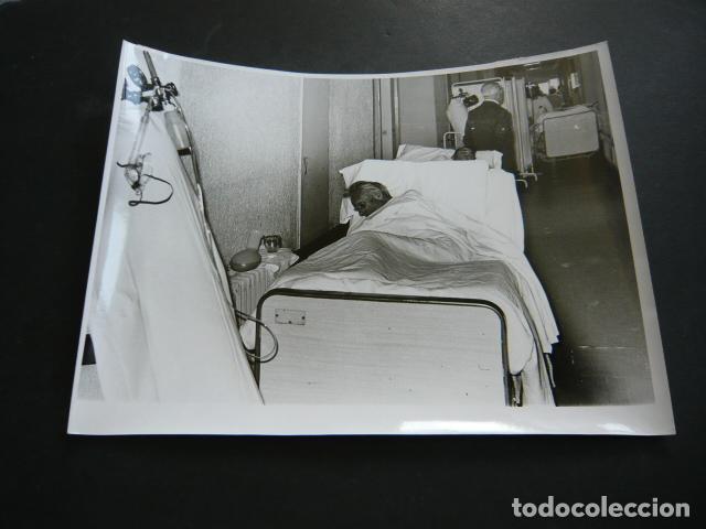 Alte Fotografie: MADRID HOSPITAL DE LA PAZ PASILLOS CON ENFERMOS ANTIGUA FOTOGRAFIA ORIGINAL 18 X 24 CM