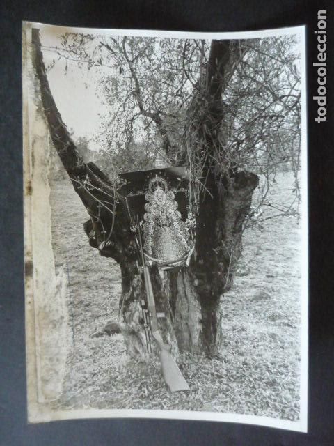 Fotografia antiga: ALJARAFE SEVILLA APARICION DE LA VIRGEN DEL ROCIO ANTIGUA FOTOGRAFIA ORIGINAL 18 X 12 CM