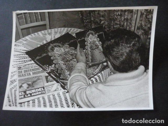 Fotografia antiga: ALJARAFE SEVILLA APARICION DE LA VIRGEN DEL ROCIO ANTIGUA FOTOGRAFIA ORIGINAL 18 X 12 CM