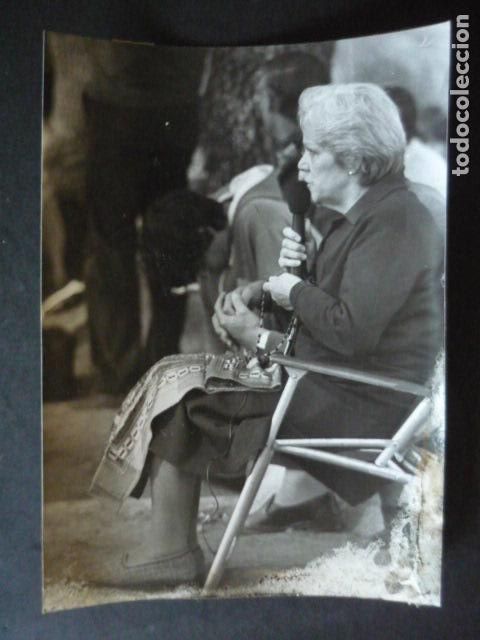Alte Fotografie: EL ESCORIAL MADRID APARICION DE LA VIRGEN AMPARO CUEVAS ANTIGUA FOTOGRAFIA ORIGINAL 18 X 12 CM