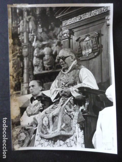 Fotografia antiga: TOLEDO ROGATIVAS EN LA CATEDRAL PARA QUE LLUEVA ANTIGUA FOTOGRAFIA ORIGINAL 13 X 18 CM