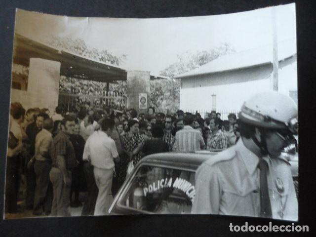 Fotografia antiga: SARDANYOLA BARCELONA MILAGROS DE VIRGEN CONCHITA ANTIGUA FOTOGRAFIA ORIGINAL 12 X 18 CM