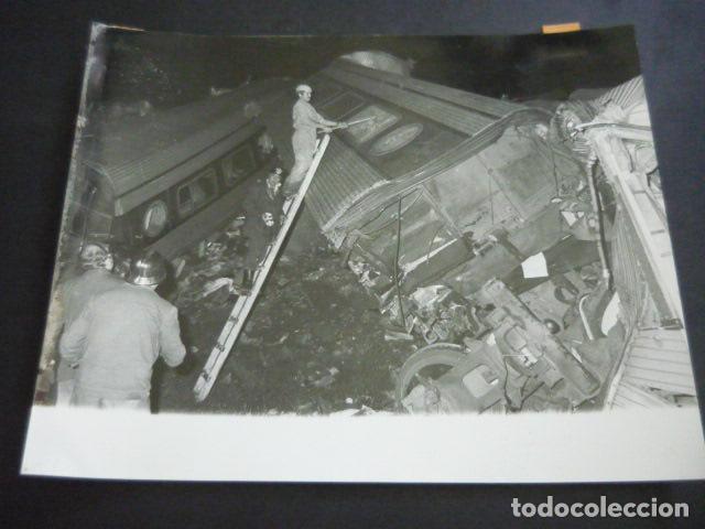 Alte Fotografie: TORRALBA DEL MORAL SORIA ACCIDENTE FERROVIARIO ANTIGUA FOTOGRAFIA 24 X 18 CM