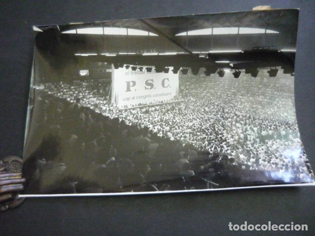 Fotograf&iacute;a antigua: BARCELONA ASAMBLEA DEL PARTIDO SOCIALISTA DE CATALU&Ntilde;A 1976 ANTIGUA FOTOGRAFIA 18 X 24 CM