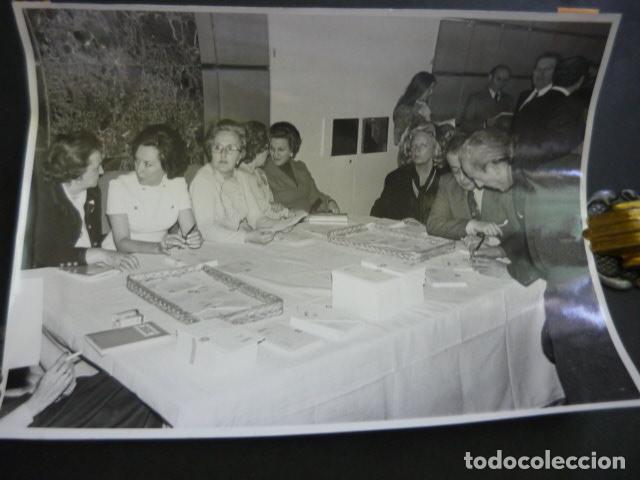 Fotografia antiga: MADRID REFORMA DEMOCRATICA PARTIDO POLITICO 1976 ANTIGUA FOTOGRAFIA 18 X 24 CM