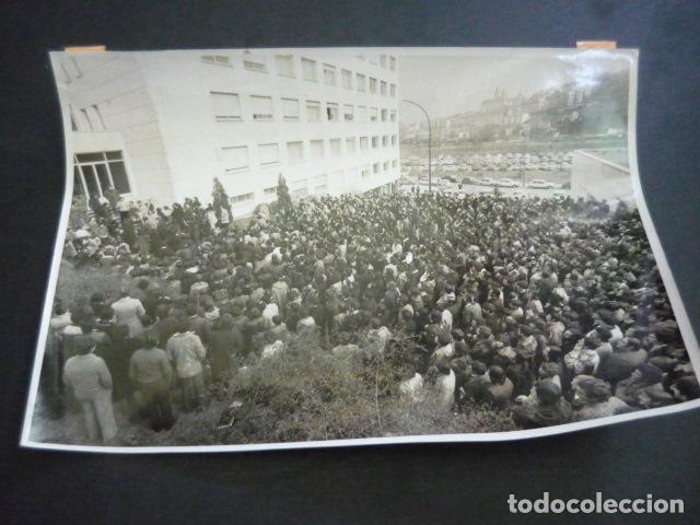 Fotograf&iacute;a antigua: SAN SEBASTIAN CONFERENCIA FELIPE GONZALEZ PARTIDO SOCIALISTA 1976 ANTIGUA FOTOGRAFIA 18 X 12 CM