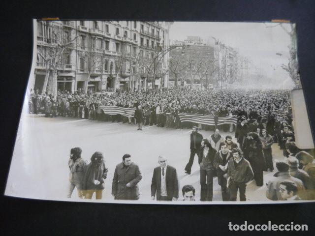 Alte Fotografie: BARCELONA MANIFESTACION ABOGADOS LABORALISTAS ATOCHA ANTIGUA FOTOGRAFIA 18 X 24 CM
